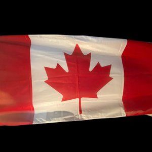 FLAGS UNLIMITED DURAKNIT CANADIAN FLAG (LARGE) (EUC)